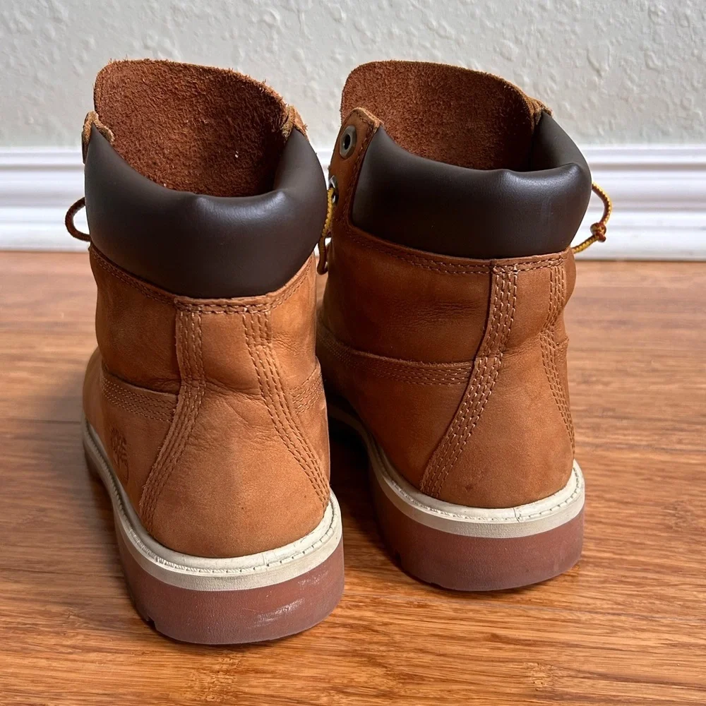 Junior Timberland 6” classic leather boots